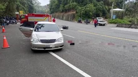 影/疑過彎失控摔飛！騎士衝對向撞小客車奪命　血染苗栗台3線