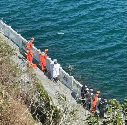 想拍美照…28歲女遊客海濱棧道墜海　深圳警：已撈到遺體