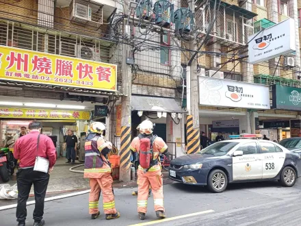 淡水民宅遭「潑灑汽油縱火」！1人大面積燒燙傷　3人緊急送醫