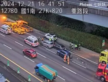 假日不平靜！國1三重段4車追撞車禍　交通紫爆嚴重回堵