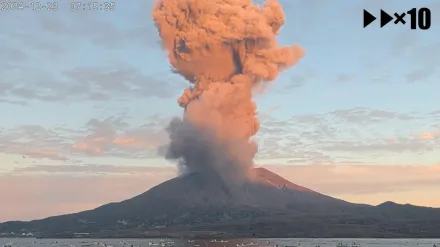 影/日櫻島火山「爆炸性噴發」竄3400公尺高　鏡頭君全程直擊