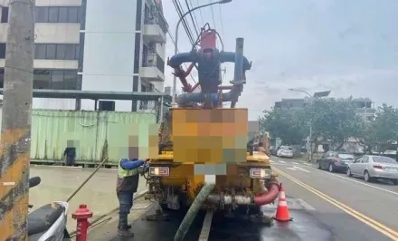 工安意外！水泥車吊臂誤觸電線　工人遭電擊摔落搶救不治