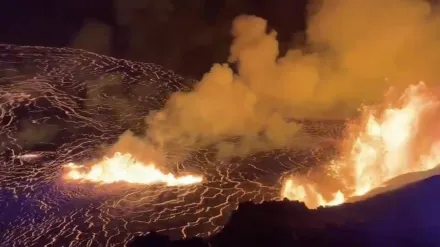 影/震撼！夏威夷第2大火山又爆發　熔岩狂噴80公尺