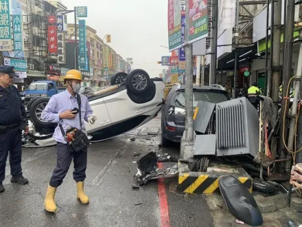 高雄男開車撞壞變電箱！釀136戶停電　台電將求償