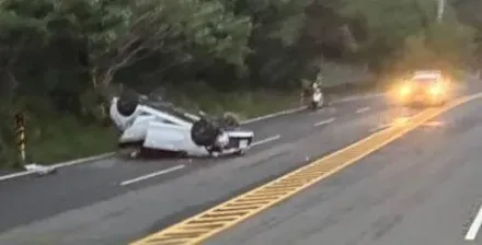 台9線嚴重車禍！338.5k「轎車翻覆損毀」傷亡不明