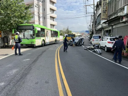 台中重大車禍！轎車猛撞統聯客運「駕駛下半身卡住」