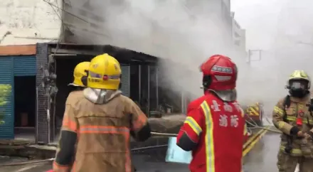 台南六甲透天厝火災！2樓冒濃濃黑煙　1居民自行逃生