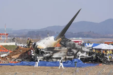 影/濟州航空事故乘客家屬機場焦急痛罵　女兒聞母死訊激動昏厥