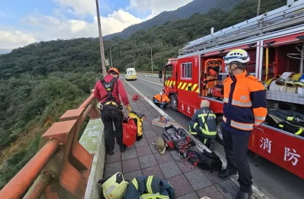 馬槽橋驚見女屍！肢體變形警消吊掛脫困　死者身分曝光