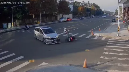 影/撞擊畫面曝！嘉義轉彎車撞直行機車　19歲女騎士噴飛10米