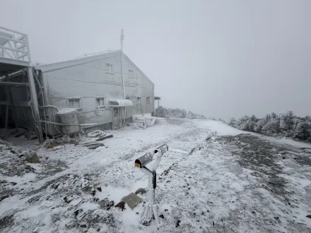 影/玉山北峰雪景一次看　夢幻銀白大地絕美呈現