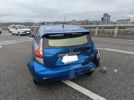 林亮君國道遭追尾！車屁股驚悚凹陷　所幸無大礙