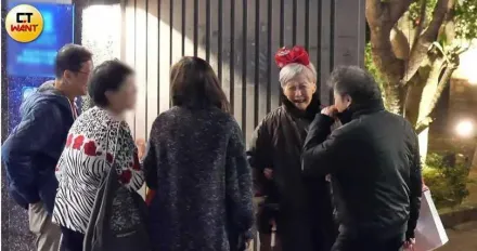 昔傳婆媳不合！庾澄慶攜愛妻張嘉欣為94歲媽慶生　私下互動曝光