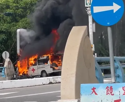 影/員林車禍「救護車陷火海」畫面曝　目擊者：聽到爆炸聲