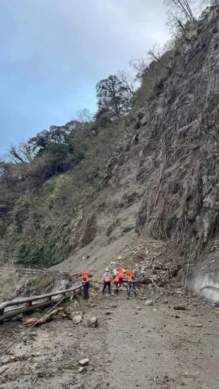 南橫公路栗圓段「嚴重坍方」！道路雙向封閉　預計下午搶通