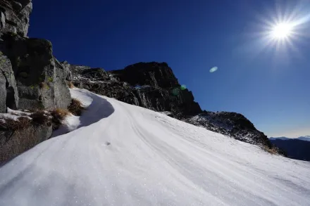 影/雪霸積雪逾15公分　山屋、步道白雪皚皚超夢幻