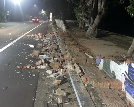 台南東山連震！東原國中圍牆被「震垮」　多戶民宅受損