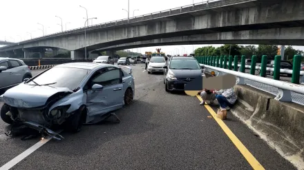 影/故宮南院處長過年出遊遇橫禍！國1車輛暴衝毀假期