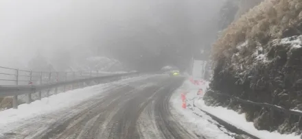 合歡山降雪結冰！台14甲翠峰至大禹嶺夜間預警封閉