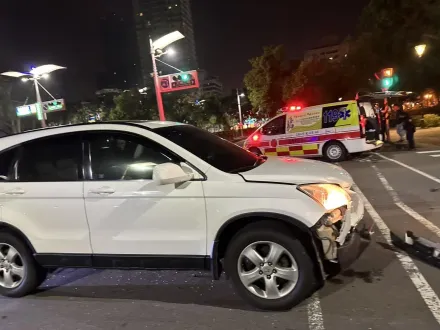 影/驚悚畫面曝！無照騎車遭左彎休旅車擊落　16歲少年噴飛斷肢