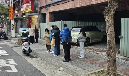 影/桃園重大車禍！轎車失控衝撞等公車民眾釀6傷