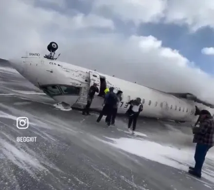 影/達美航空「降落機身180度翻覆」15人受傷　影像曝光