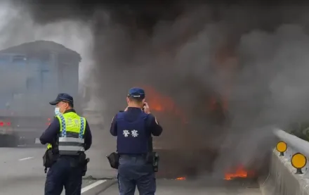 影/台東交觀處長北上推觀光　國1新營段「保母車陷火海」