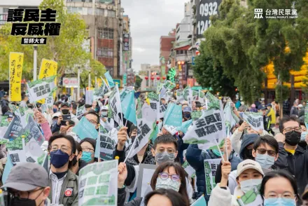 民眾黨「掃除綠衛兵」萬華龍山寺誓師！反對者嗆聲鬧場