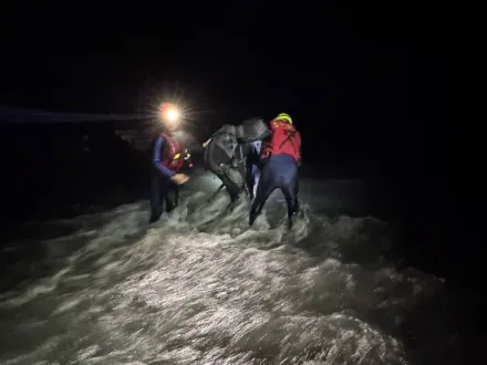 險遭惡水吞噬！新竹泰崗野溪暴漲　2女泡湯受困驚險獲救