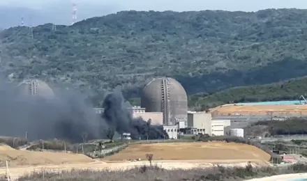 屏東核三廠冷卻水塔起火！駭人黑煙狂竄　驚悚畫面曝光