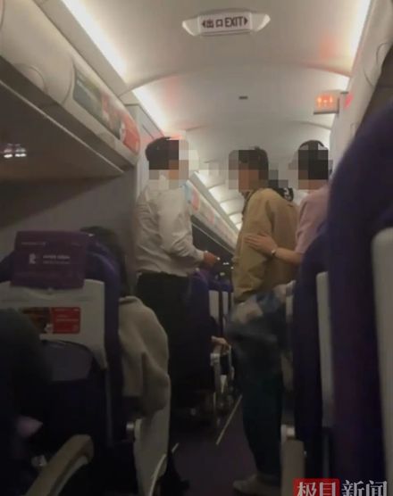 大阪飛上海航班降落時「24歲男欲開艙門」　乘客嚇歪：要幹什麼！