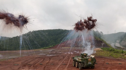 影/裝甲車、迫擊炮出動！解放軍南部戰區「中緬邊境」實彈演訓畫面曝