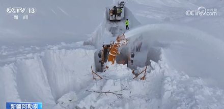 新疆降暴雪！31處雪崩交通中斷　景區宣布滯留旅客「食宿費全免」