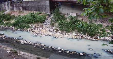 龜山溪水受汙染！裕民化學涉嫌偷排「強鹼」省1.4億　無良下場曝光