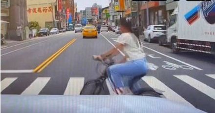太驚險！台南女童騎單車突加速　下秒「鬼切」闖快車道嚇瘋駕駛