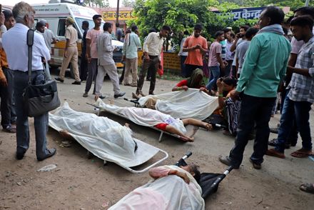 印度宗教集會爆踩踏「死亡數攀升至121人」　親歷者發聲：地上堆滿屍體
