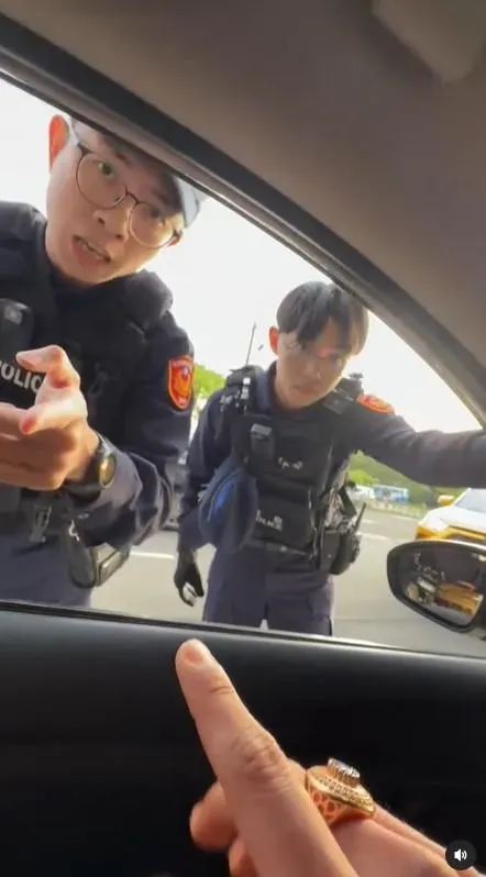 該名男子在IG上傳影片嗆警。(圖/翻攝自IG)