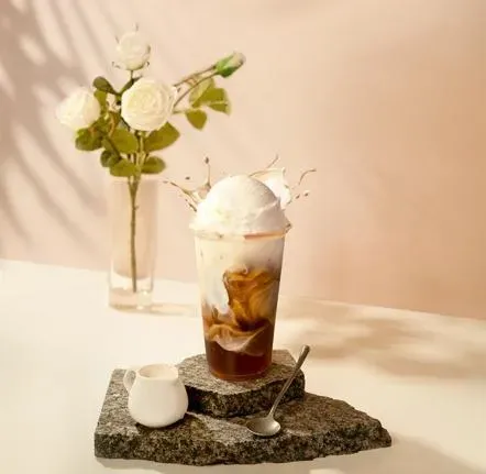 老賴茶棧推出「冰淇淋奶茶」。(圖/老賴茶棧提供)