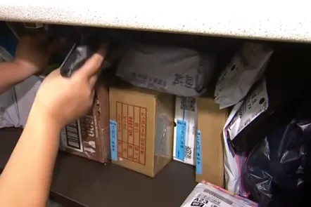 有民眾透露網拍客人為了使用其他平台下單,使用非常深奧的「暗號」對話,讓他哭笑不得。(示意圖/非當事者/中天新聞)