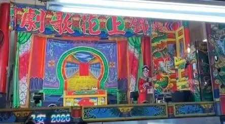 新竹都城隍廟歌仔戲。（圖／中天新聞）
