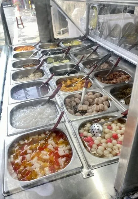 炎炎夏日，許多愛吃冰涼的豆花，營養師提醒慎選配料，以免熱量爆表。（圖／Photo AC）