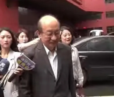吳思瑤說，不敢接柯建銘打來的慰留電話。（中天新聞）