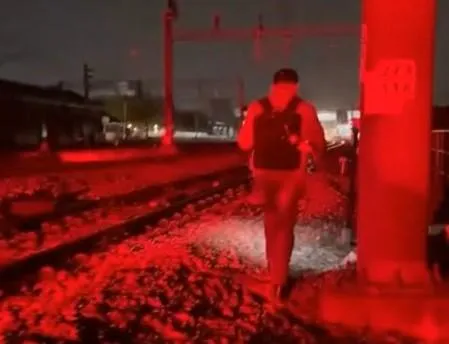 旅客徒步走600公尺。（圖／黑色豪門企業提供）