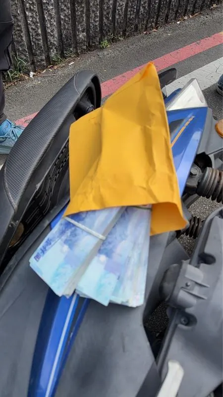 歹徒行搶後火速變賣。(圖/警方提供)