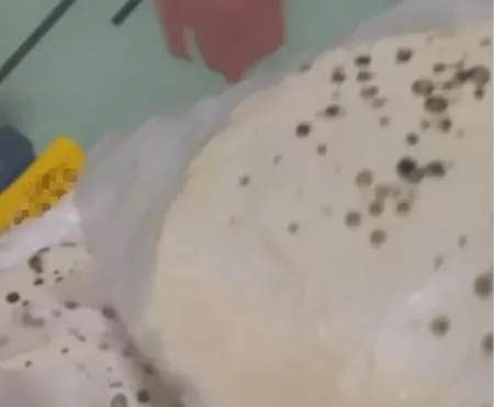 李女給業者的發霉照。（圖／翻攝新浪微博）