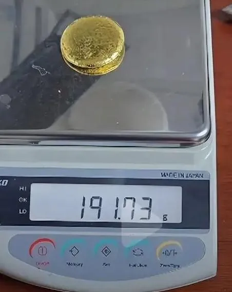 大陸一名男子從電子廢料中提煉出191.73克黃金。（圖／翻攝《魯中晨報》）