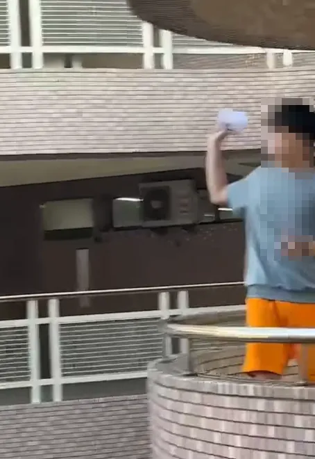 疑似南湖高中的學生在校園內惡作劇。（圖／翻攝自IG）