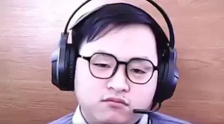 疑似北韓求職者面試時被要求辱罵金正恩時當場沉默。（圖／翻攝X）