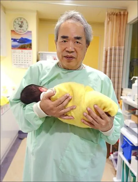 生殖醫學權威李茂盛警示,海外代孕恐感染愛滋、耗費千萬健保,呼籲立法院早日通過代孕法規。(圖/茂盛醫院)
