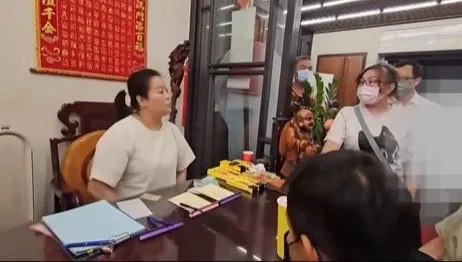 網路上流傳一段影片，揹巨債走上絕路的女代書，生前曾找鳳凰山紫靈宮住持。（圖／翻攝畫面）